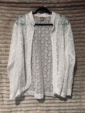 Floral White Lace Lightweight Openwork Top